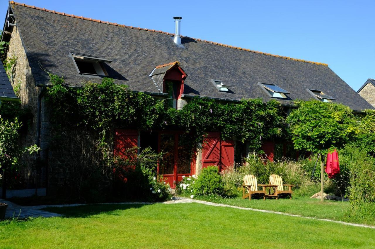 Hotel La Maison Jaune A La Janaie Parigné Exterior foto