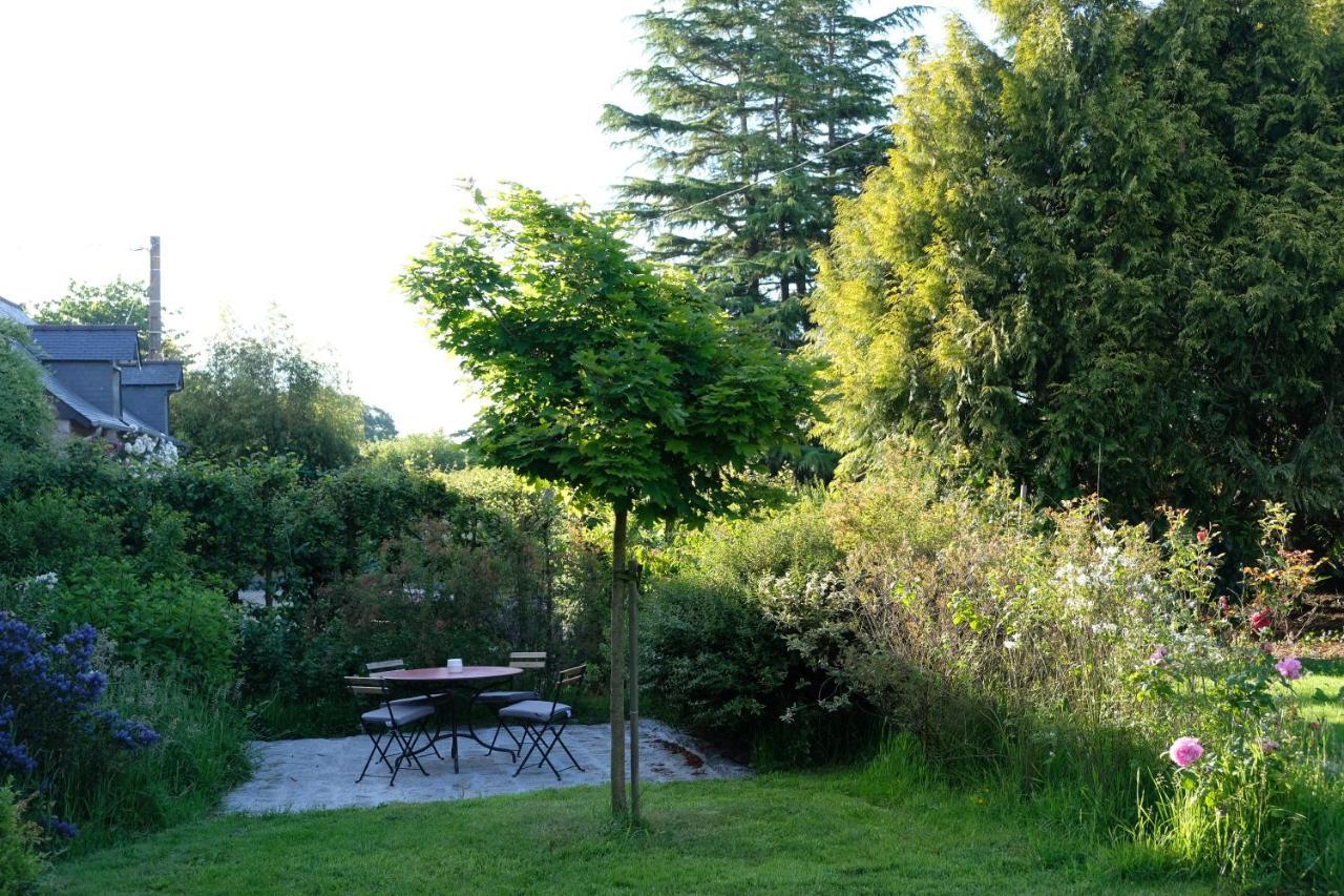 Hotel La Maison Jaune A La Janaie Parigné Exterior foto