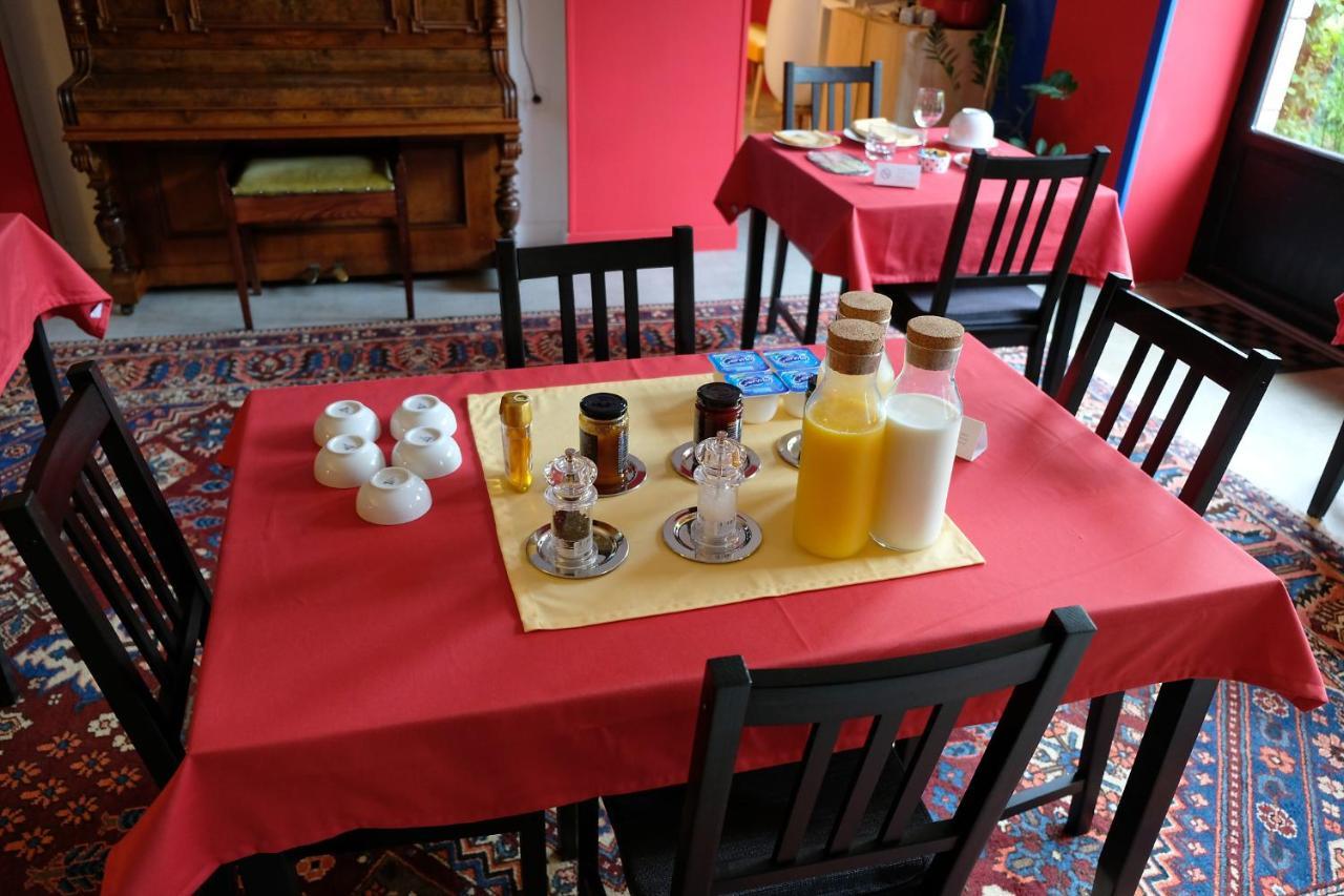 La Maison Jaune A La Janaie Parigné Exterior foto