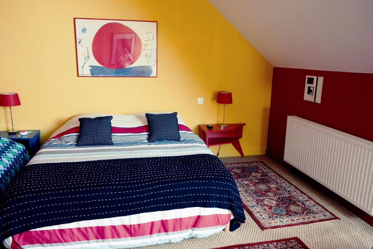 La Maison Jaune A La Janaie Parigné Exterior foto